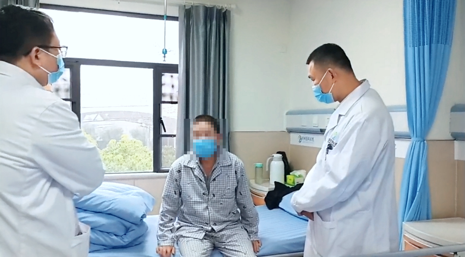 何栋源 (3) 何栋源 (3)